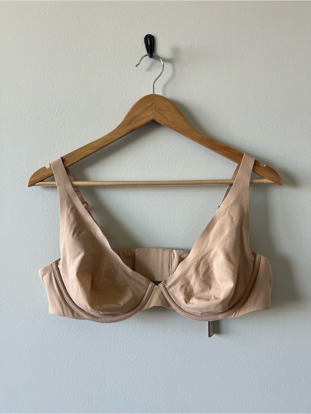SKIMS Fits Everybody High Apex Bra 44A 46D NWT Clay Color